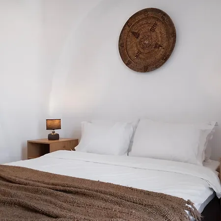 Mykonian Style W Shared Pool & Nighttime Security Guard Ornos (Mykonos)