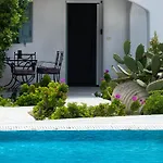 Mykonian Style W Shared Pool & Nighttime Security Guard *