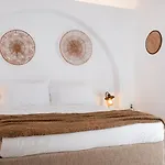 Mykonian Style W Shared Pool & Nighttime Security Guard Ornos (Mykonos)