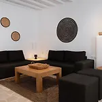 Mykonian Style W Shared Pool & Nighttime Security Guard Apartment