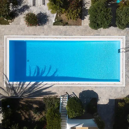 Mykonian Style W Shared Pool & Nighttime Security Guard Apartment *