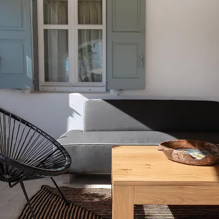 Mykonian Style W Shared Pool & Nighttime Security Guard Apartment