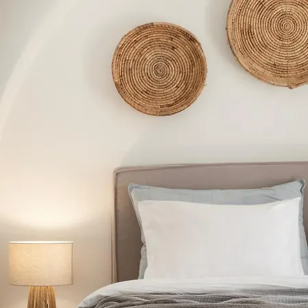 Mykonian Style W Shared Pool & Nighttime Security Guard Apartment *