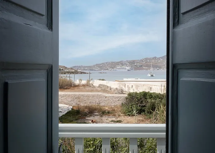 Mykonian Style W Shared Pool & Nighttime Security Guard أورنوس