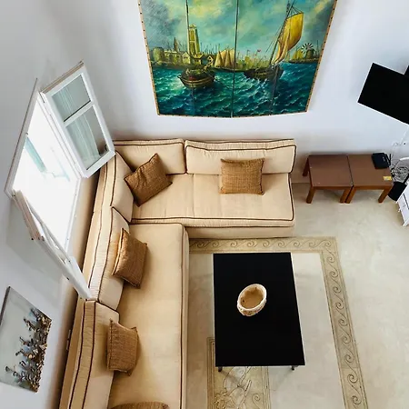 Mykonian Style W Shared Pool & Nighttime Security Guard Apartment