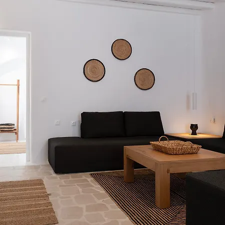 Mykonian Style W Shared Pool & Nighttime Security Guard Apartment