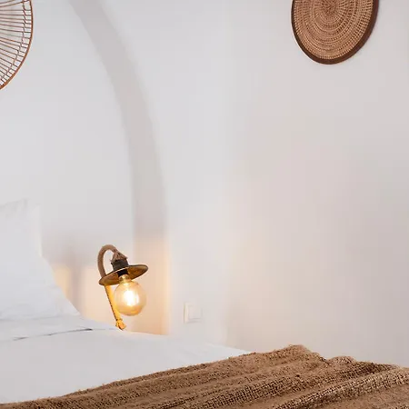 Mykonian Style W Shared Pool & Nighttime Security Guard Apartment *