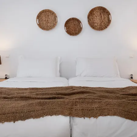 Mykonian Style W Shared Pool & Nighttime Security Guard Apartment