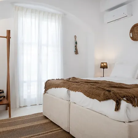 Mykonian Style W Shared Pool & Nighttime Security Guard Apartment