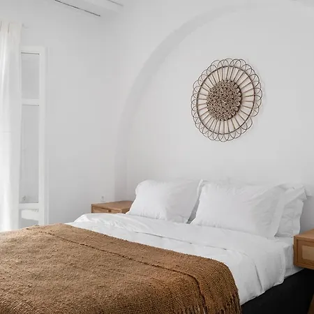 Mykonian Style W Shared Pool & Nighttime Security Guard Apartment