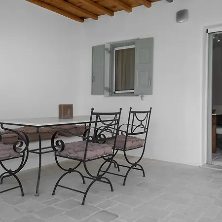 Mykonian Style W Shared Pool & Nighttime Security Guard Apartment