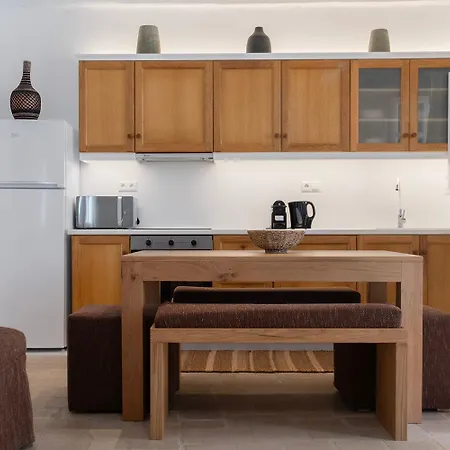 Mykonian Style W Shared Pool & Nighttime Security Guard Apartment